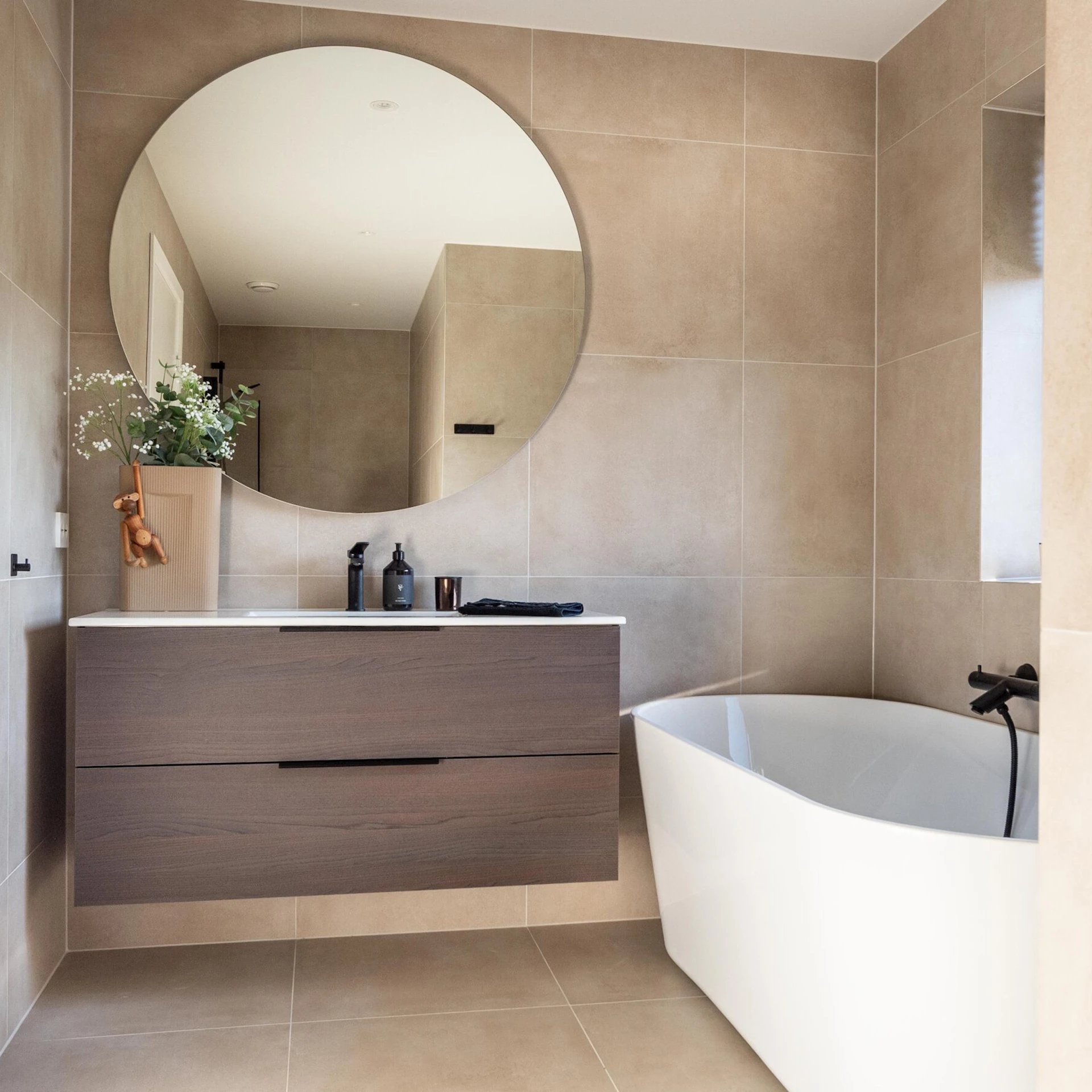 VB20251270 - Variant46 mørk ask 120 - 